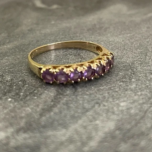 10 Karat Gold Amethyst Ring - Picture 12 of 12